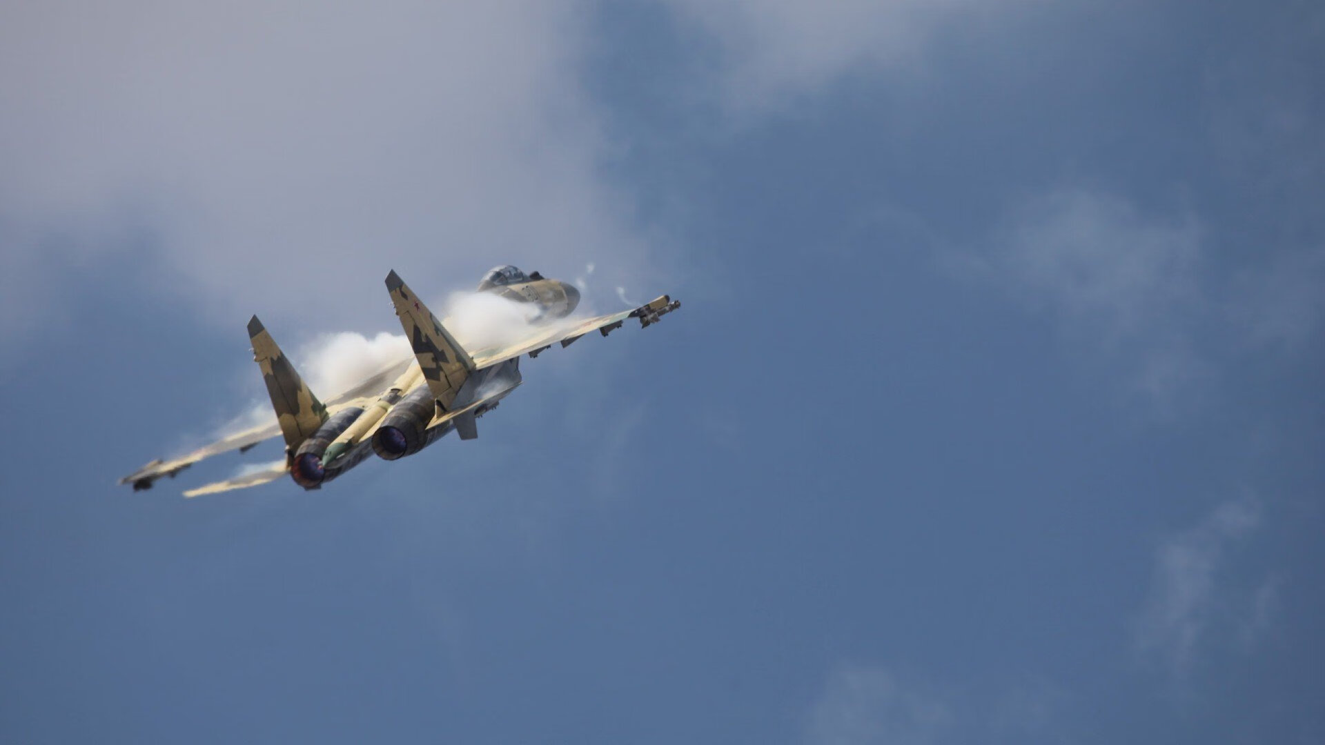 “华金·托比利亚的传球精确与防守力，助力美洲狮队屡创佳绩”